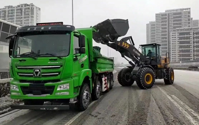 除雪保流通，尊龙凯时汽车在行动